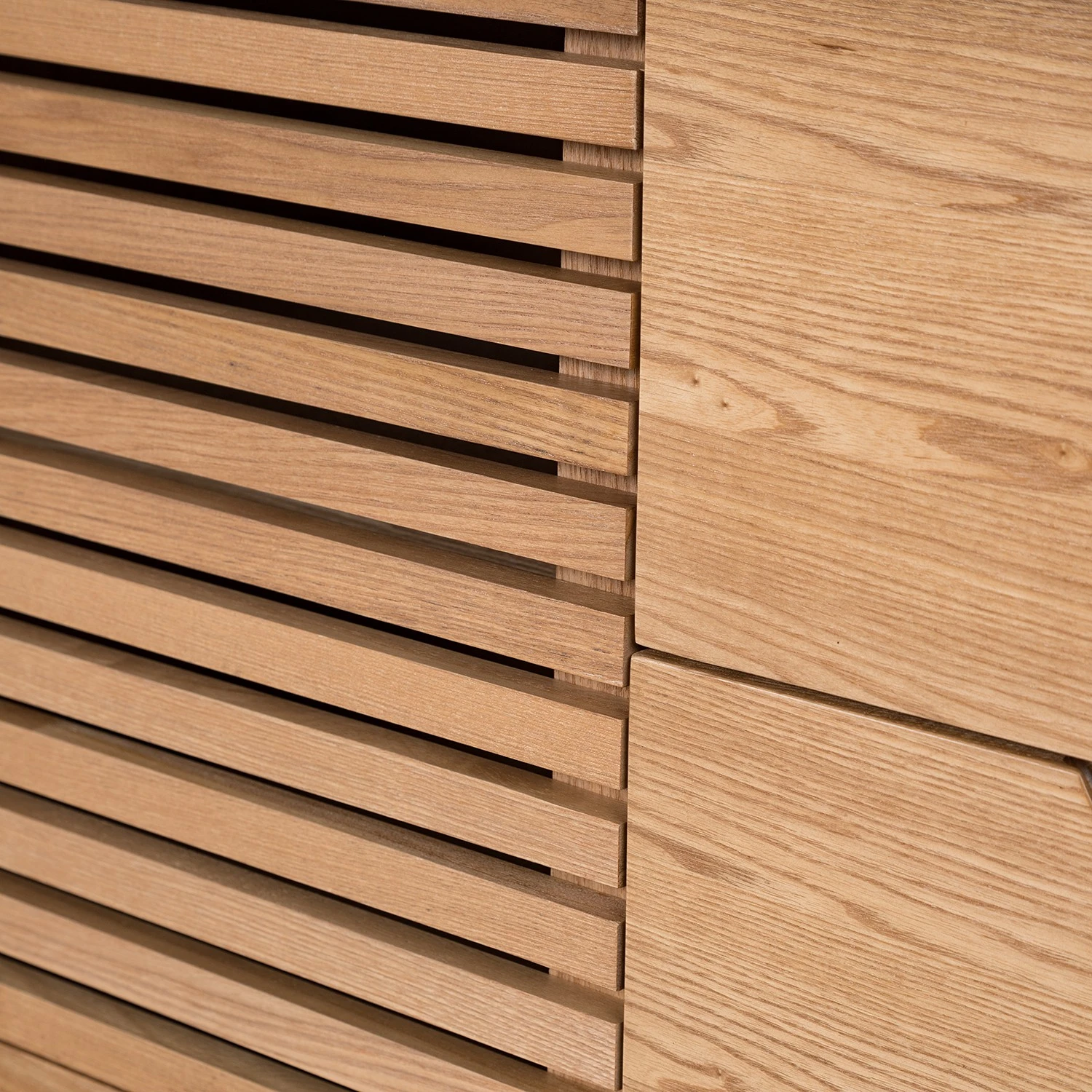 Studio Copenhagen TV-Lowboard Saido - Esche massiv 16 Studio Copenhagen TV-Lowboard Saido - Esche massiv – Bild 16