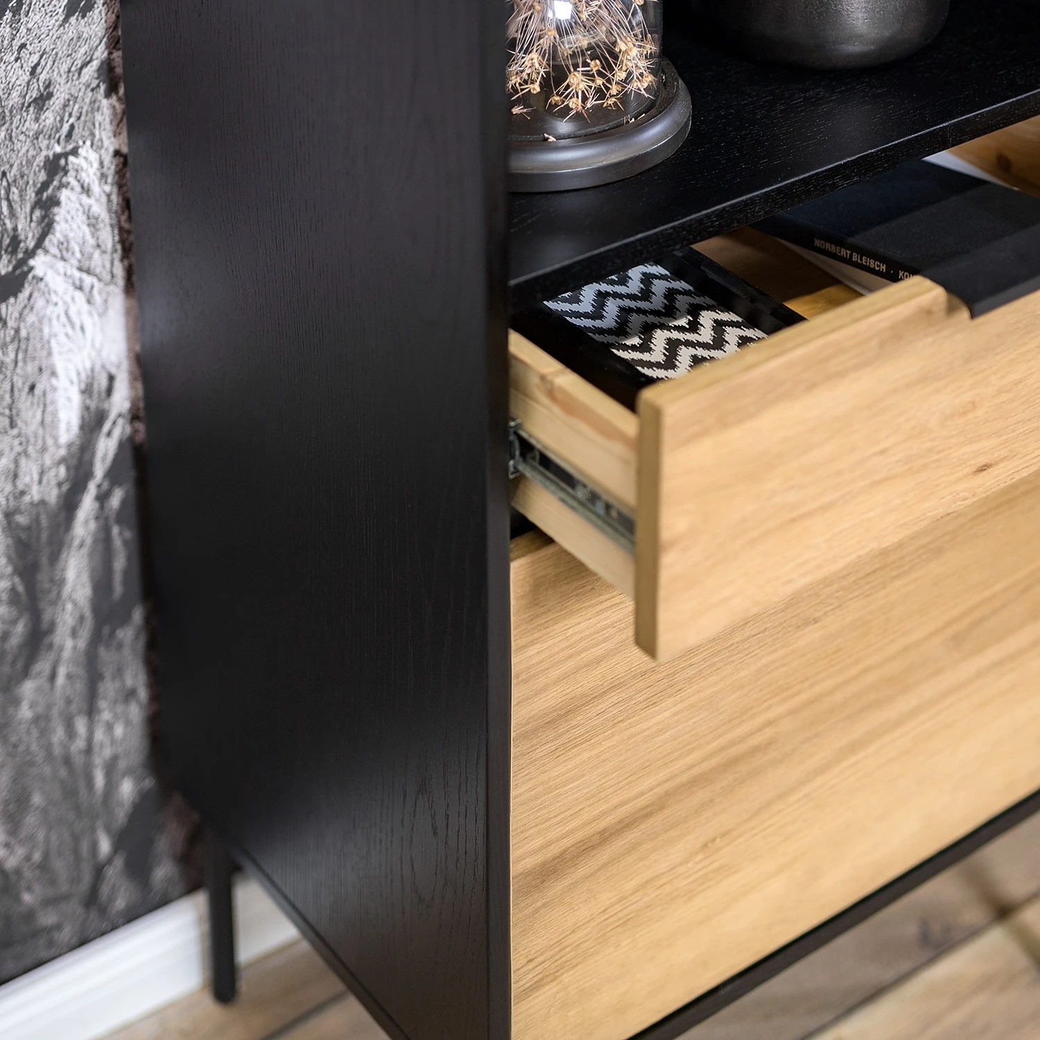 Studio Copenhagen Regal Xavi - Echtholzfurnier / Metall - Eiche / Eiche Schwarz 14 Studio Copenhagen Regal Xavi - Echtholzfurnier / Metall - Eiche / Eiche Schwarz – Bild 14