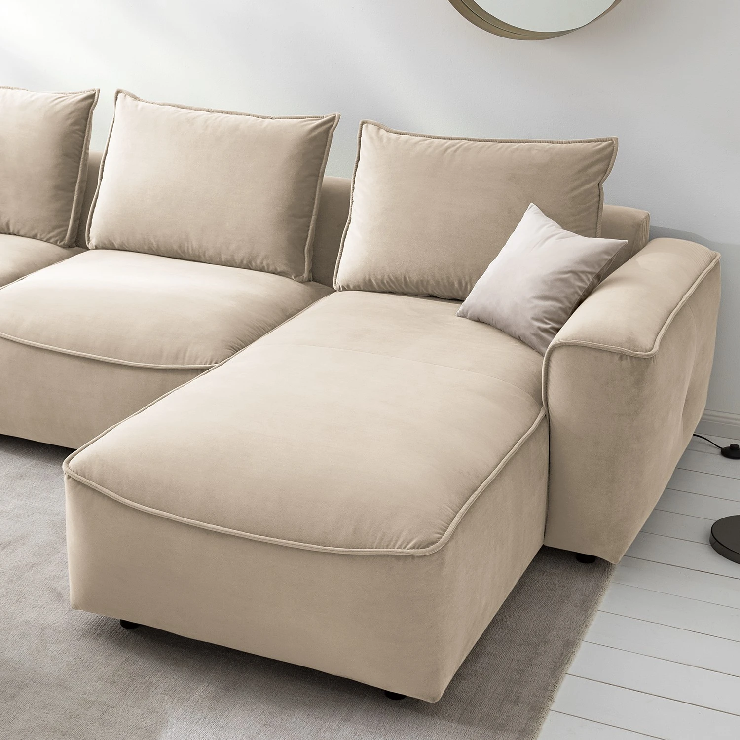 Studio Copenhagen Ecksofa Buckley II - Samt Shyla: Beige - Longchair davorstehend rechts 10 Studio Copenhagen Ecksofa Buckley II - Samt Shyla: Beige - Longchair davorstehend rechts – Bild 10