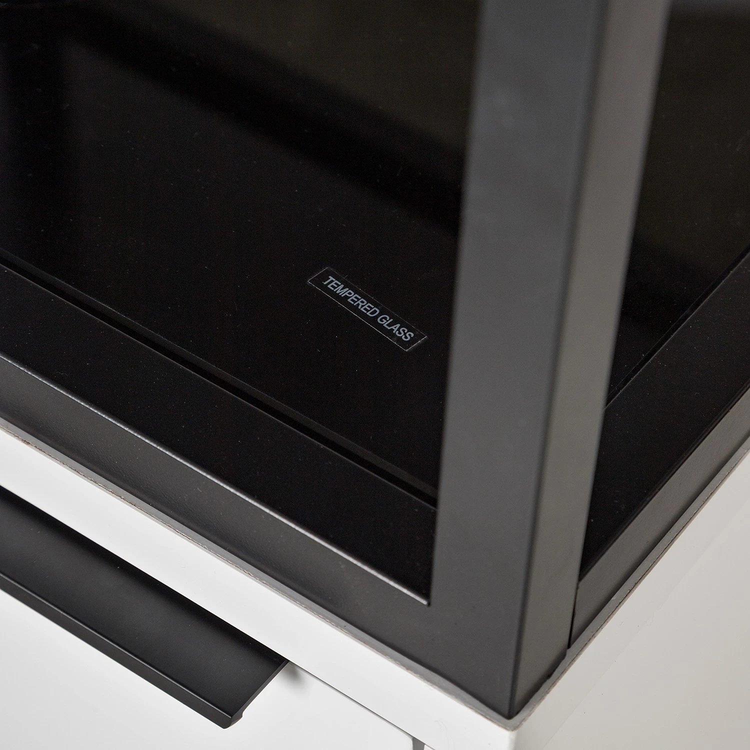 Fredriks Schrank White Hall II - Matt Weiß / Schwarz 13 Fredriks Schrank White Hall II - Matt Weiß / Schwarz – Bild 13