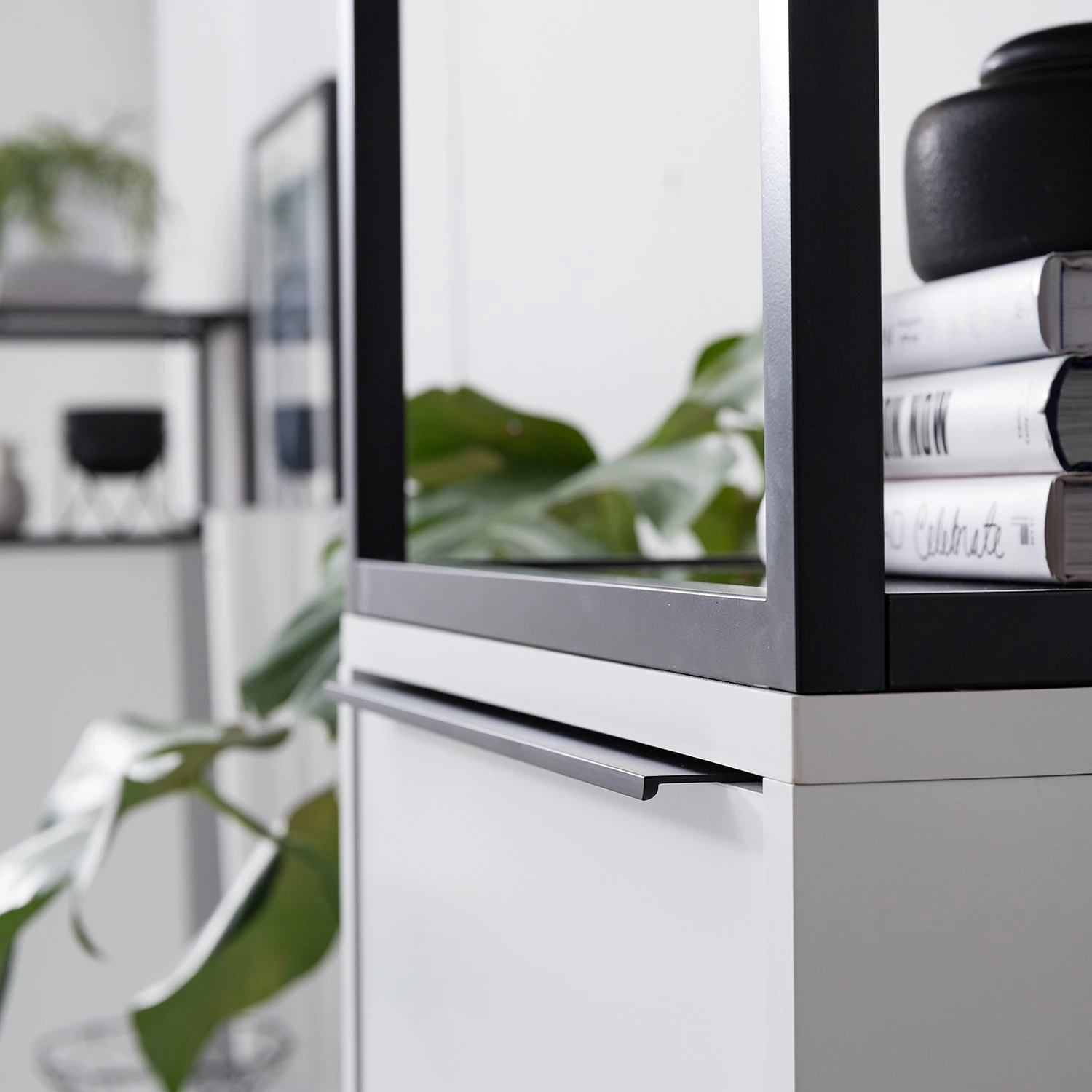 Fredriks Schrank White Hall II - Matt Weiß / Schwarz 16 Fredriks Schrank White Hall II - Matt Weiß / Schwarz – Bild 16