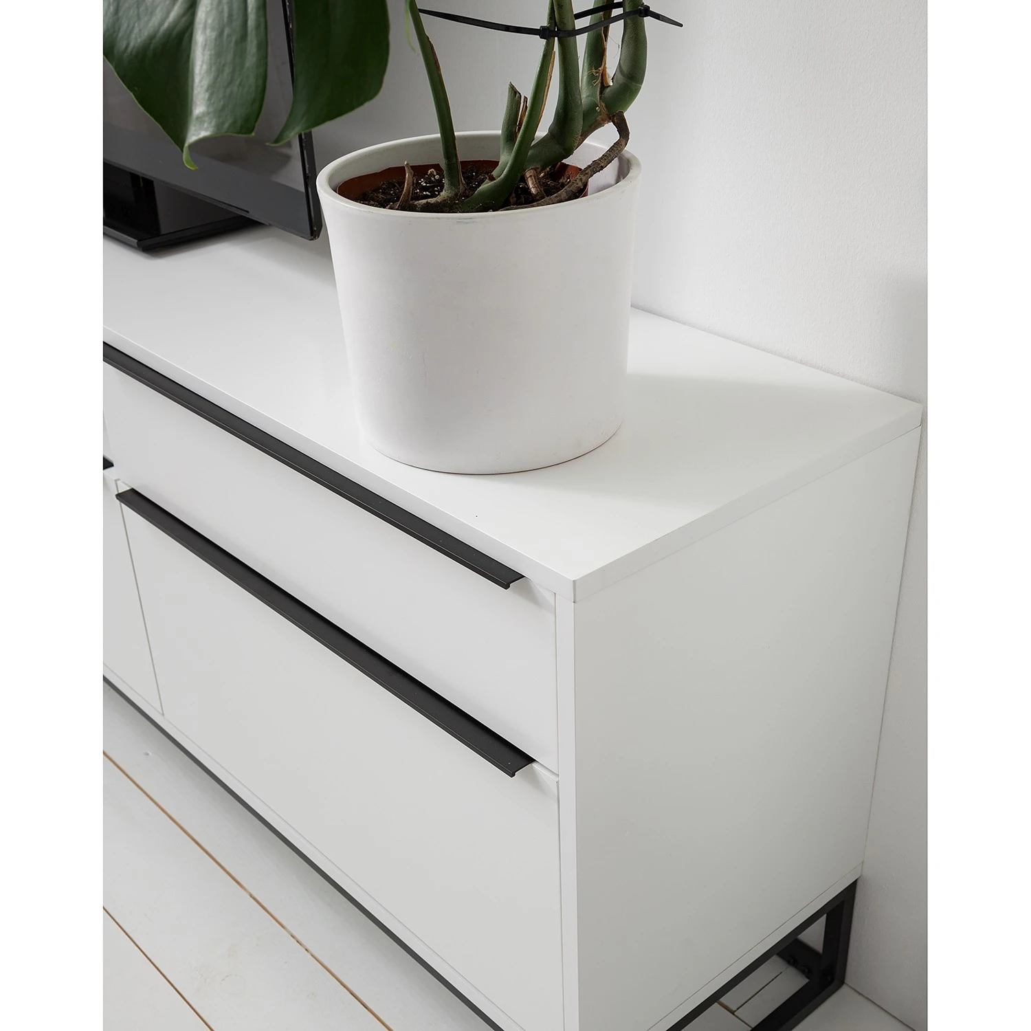 Fredriks Lowboard White Hall II - Matt Weiß / Schwarz 18 Fredriks Lowboard White Hall II - Matt Weiß / Schwarz – Bild 18