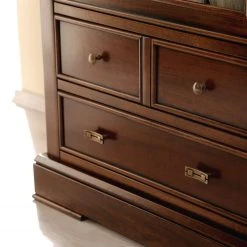 Ridgevalley Standvitrine Brieux - Tulpenbaum teilmassiv - Tulpenbaum Antik 17 Ridgevalley Standvitrine Brieux - Tulpenbaum teilmassiv - Tulpenbaum Antik -Wohnzimmermöbel boutique en ligne 1000230613 201113 12531100037 DETAILS P000000001000230613