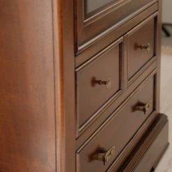 Ridgevalley Standvitrine Brieux - Tulpenbaum teilmassiv - Tulpenbaum Antik 22 Ridgevalley Standvitrine Brieux - Tulpenbaum teilmassiv - Tulpenbaum Antik -Wohnzimmermöbel boutique en ligne 1000230613 201113 12531600042 DETAILS P000000001000230613