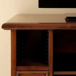 Ridgevalley TV-Lowboard Brieux II - Tulpenbaum teilmassiv - Tulpenbaum Antik -Wohnzimmermöbel boutique en ligne 1000230624 201113 12542600108 DETAILS P000000001000230624