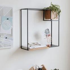 Umbra Wandregal Cubist I - Metall / Buche massiv - Schwarz / Buche -Wohnzimmermöbel boutique en ligne 1000235476 201214 15131400281 MOOD DETAILS P000000001000235476 mood