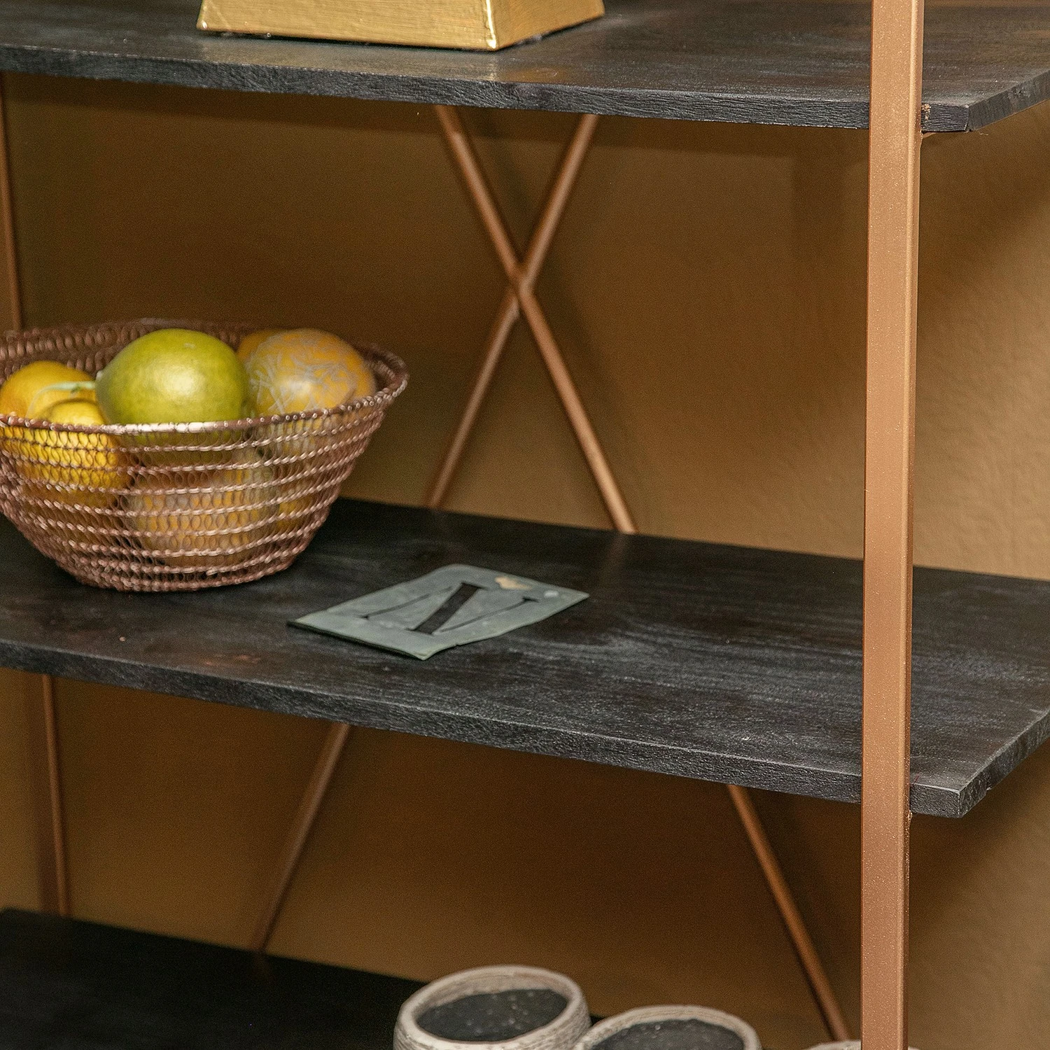 Red Living Regal Oissel - Akazie massiv / Metall - Akazie Schwarz / Gold 3 Red Living Regal Oissel - Akazie massiv / Metall - Akazie Schwarz / Gold – Bild 3