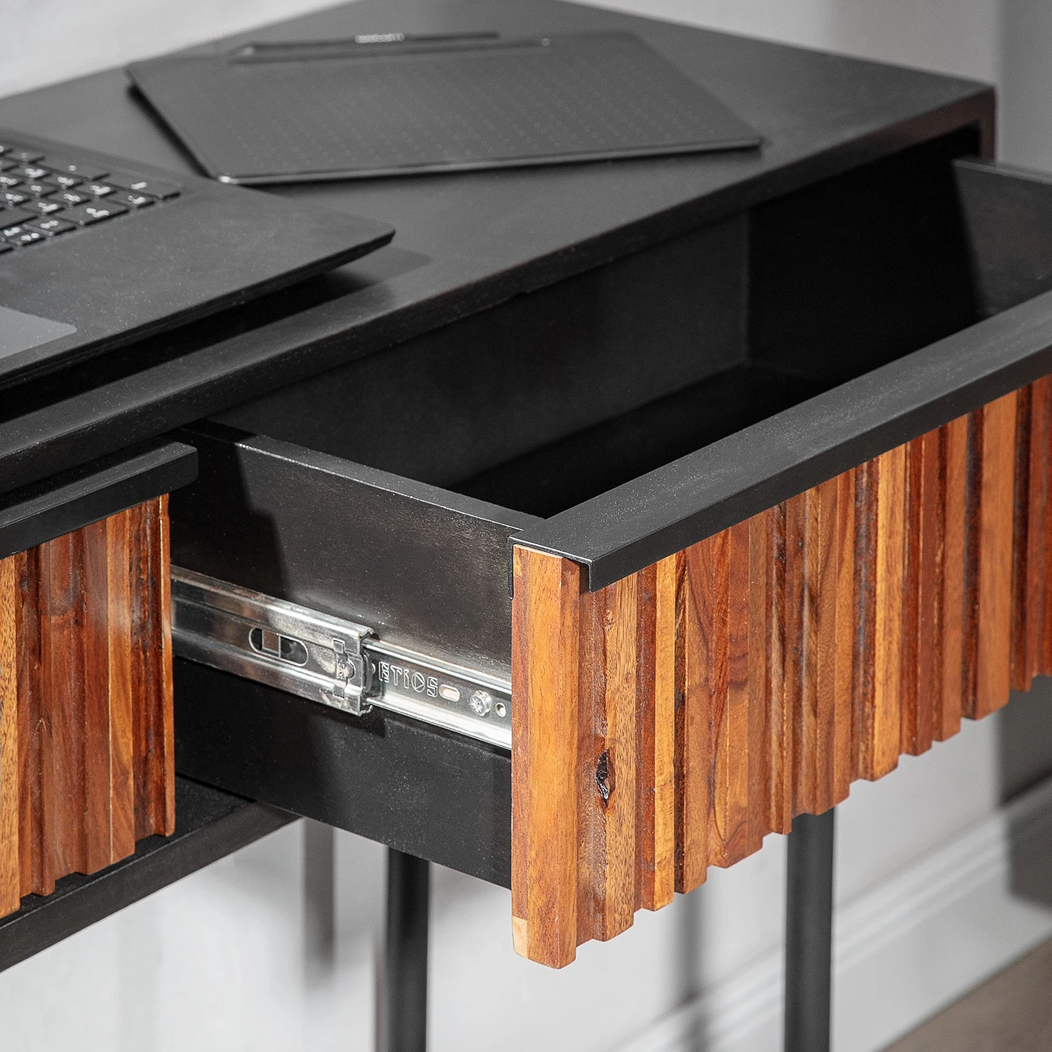 Red Living Konsolentisch Sanvic - Sheesham / Akazie massiv - Sheesham / Anthrazit 5 Red Living Konsolentisch Sanvic - Sheesham / Akazie massiv - Sheesham / Anthrazit – Bild 5