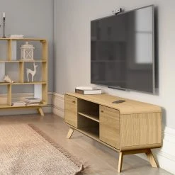 Norrwood TV-Lowboard Chelan - Eiche Dekor 7 Norrwood TV-Lowboard Chelan - Eiche Dekor -Wohnzimmermöbel boutique en ligne 1000241495 210113 13501200022 MOOD DETAILS P000000001000241495 mood