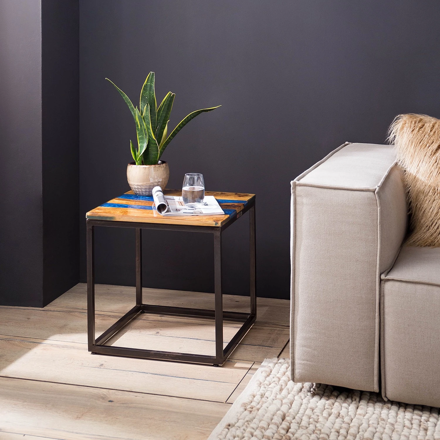 Wolf-Möbel Epoxidharz-Beistelltisch Tarnac - Harz / Metall - Blau 2 Wolf-Möbel Epoxidharz-Beistelltisch Tarnac - Harz / Metall - Blau – Bild 2