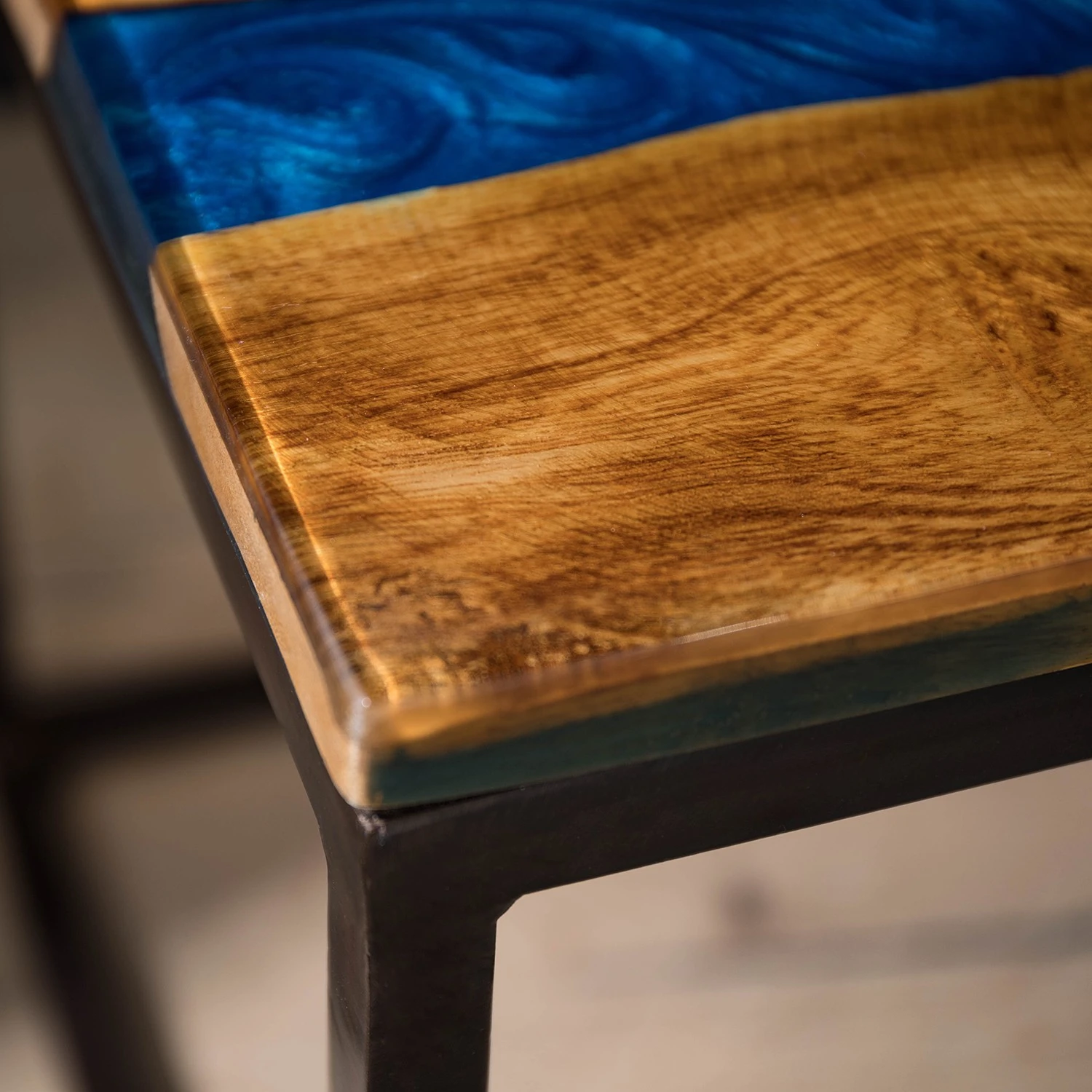 Wolf-Möbel Epoxidharz-Beistelltisch Tarnac - Harz / Metall - Blau 11 Wolf-Möbel Epoxidharz-Beistelltisch Tarnac - Harz / Metall - Blau – Bild 11