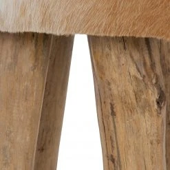 My Flair Fellhocker Buoux I - Kuhfell / Tanne massiv 9 My Flair Fellhocker Buoux I - Kuhfell / Tanne massiv -Wohnzimmermöbel boutique en ligne 1000252412 210317 11322400028 DETAILS P000000001000252412