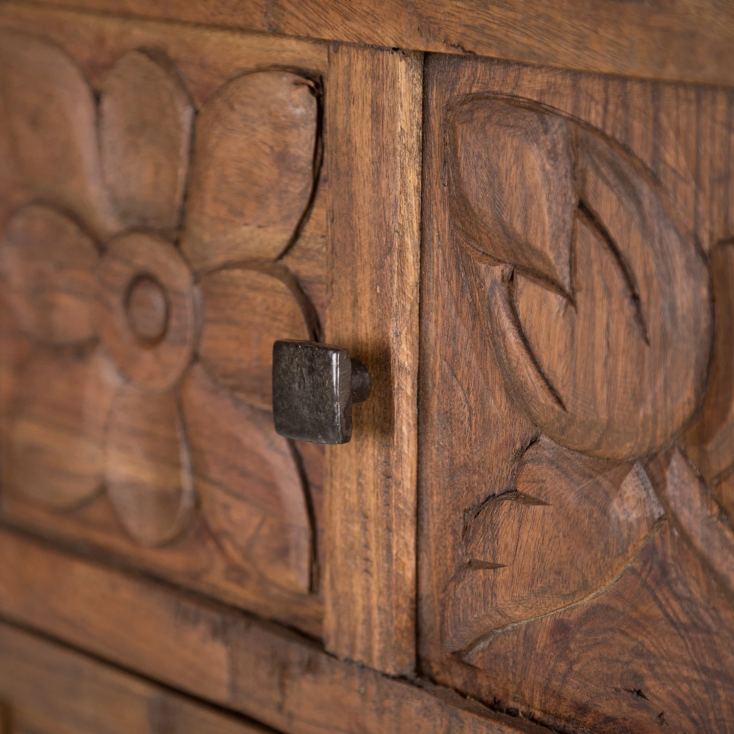Wolf-Möbel Kommode Carving - Akazie massiv 13 Wolf-Möbel Kommode Carving - Akazie massiv – Bild 13