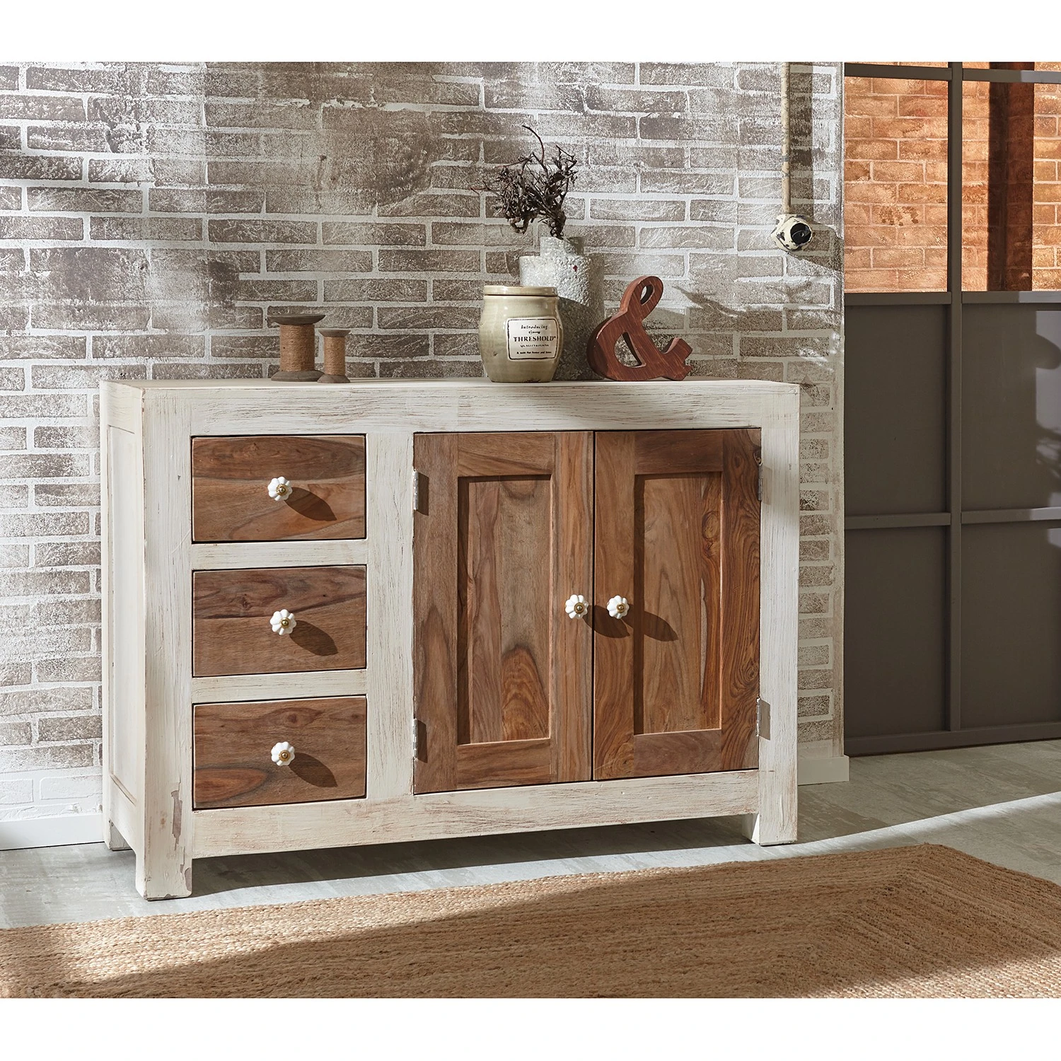 Wolf-Möbel Kommode Maison I - Akazie massiv - Akazie Stone / Antik Weiß 2 Wolf-Möbel Kommode Maison I - Akazie massiv - Akazie Stone / Antik Weiß – Bild 2