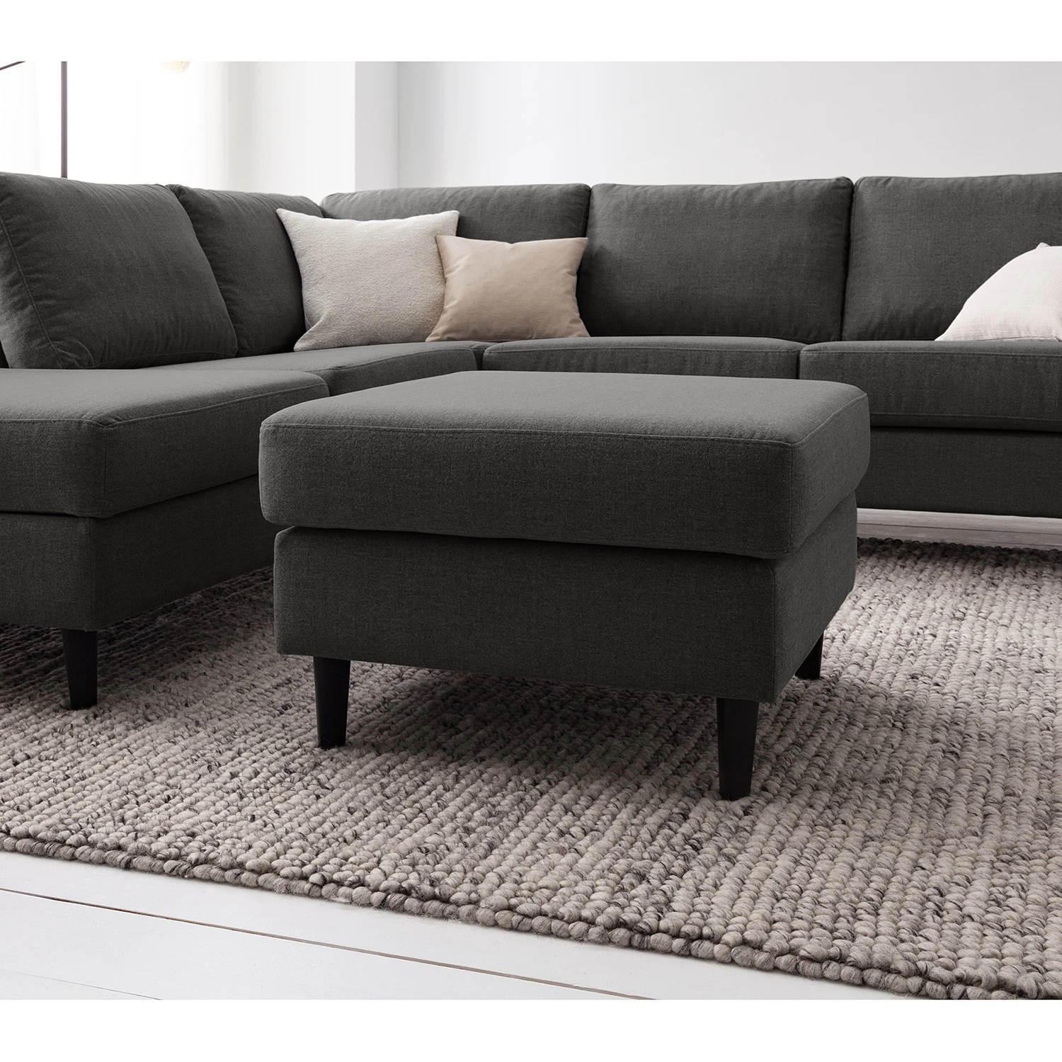 Studio Copenhagen Polsterhocker COSO Classic - Webstoff Milan: Anthrazit - Buche - Tiefe: 64 cm 3 Studio Copenhagen Polsterhocker COSO Classic - Webstoff Milan: Anthrazit - Buche - Tiefe: 64 cm – Bild 3