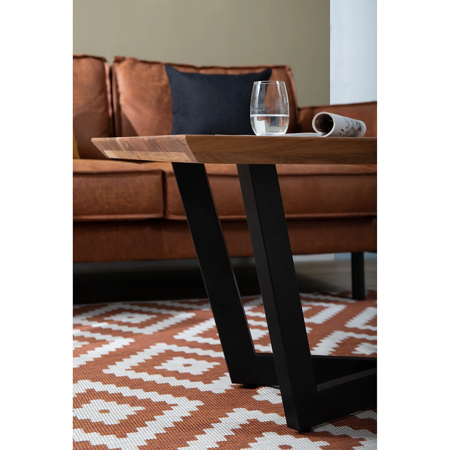 Ars manufacti Couchtisch Conna - Akazie - Schweizer Kante 8 Ars manufacti Couchtisch Conna - Akazie - Schweizer Kante – Bild 8