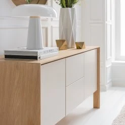 Studio Copenhagen Sideboard Maayka I - Eiche teilmassiv - Mushroom Creme / Eiche Hell -Wohnzimmermöbel boutique en ligne 1000277378 220905 022 MOOD DETAILS P000000001000277378 mood