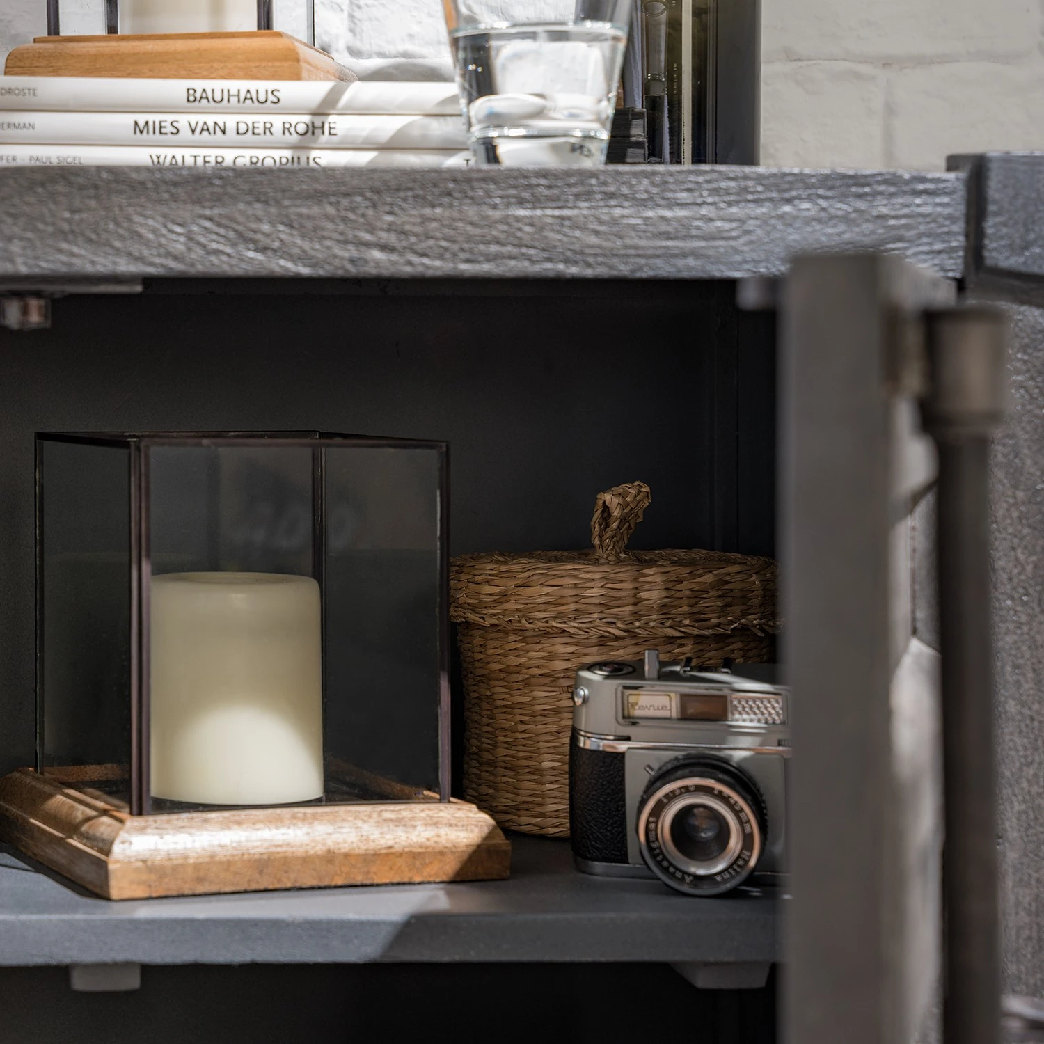 Wolf-Möbel Nachtkommode Container II - Akazie Grau 6 Wolf-Möbel Nachtkommode Container II - Akazie Grau – Bild 6