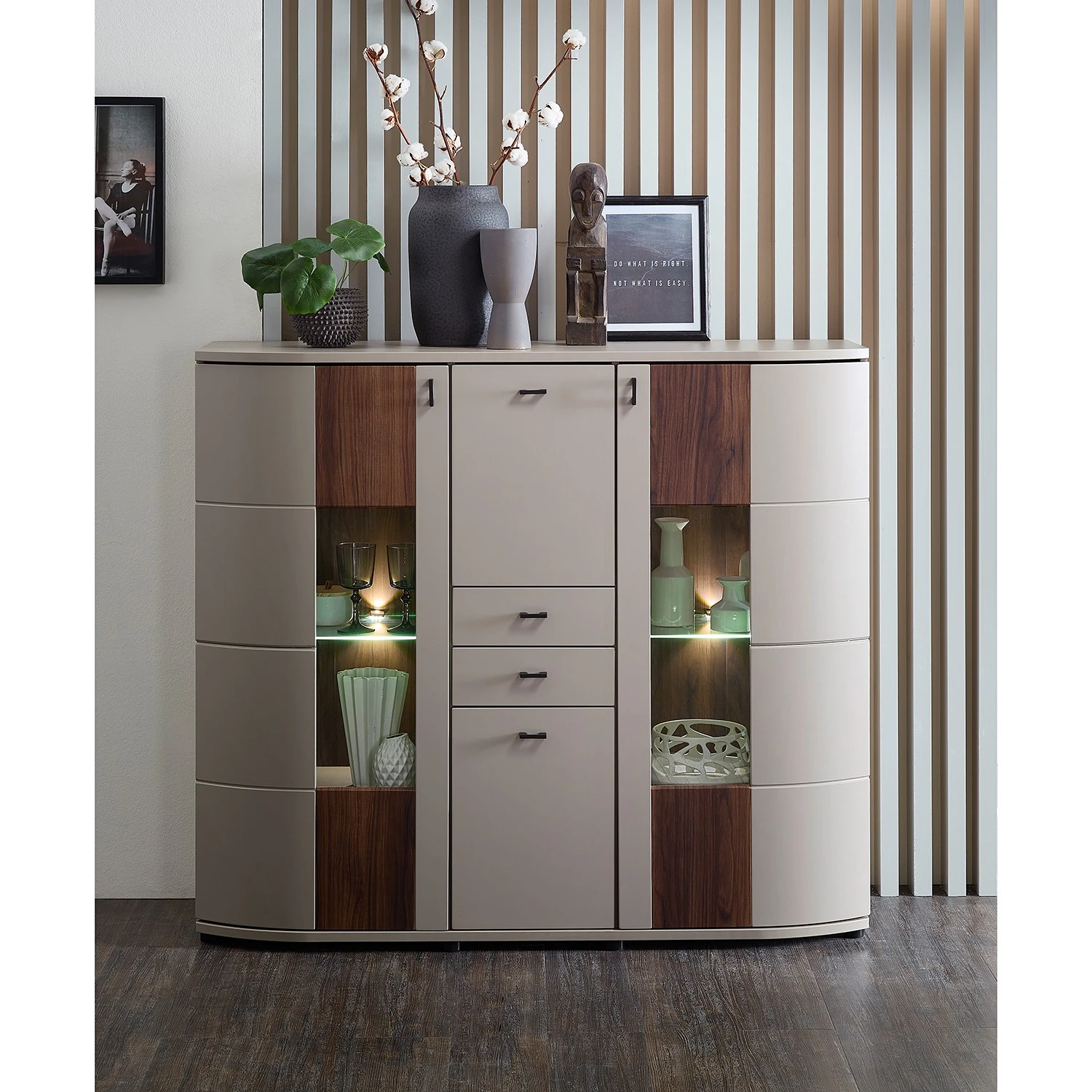 Loftscape Highboard Saida II - Inkl. Beleuchtung - Kaschmir / Nussbaum Dekor 2 Loftscape Highboard Saida II - Inkl. Beleuchtung - Kaschmir / Nussbaum Dekor – Bild 2