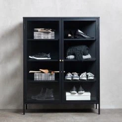 Loftscape Highboard Angelus - Metall / Glas - Schwarz -Wohnzimmermöbel boutique en ligne 1000304135 211026 13053500033 MOOD DETAILS P000000001000304135 mood