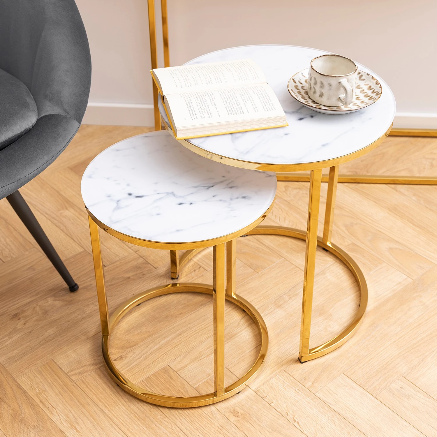 Fredriks Beistelltisch Katori II (2er-Set) - Glas / Metall - Marmor Weiß Dekor / Gold 3 Fredriks Beistelltisch Katori II (2er-Set) - Glas / Metall - Marmor Weiß Dekor / Gold – Bild 3