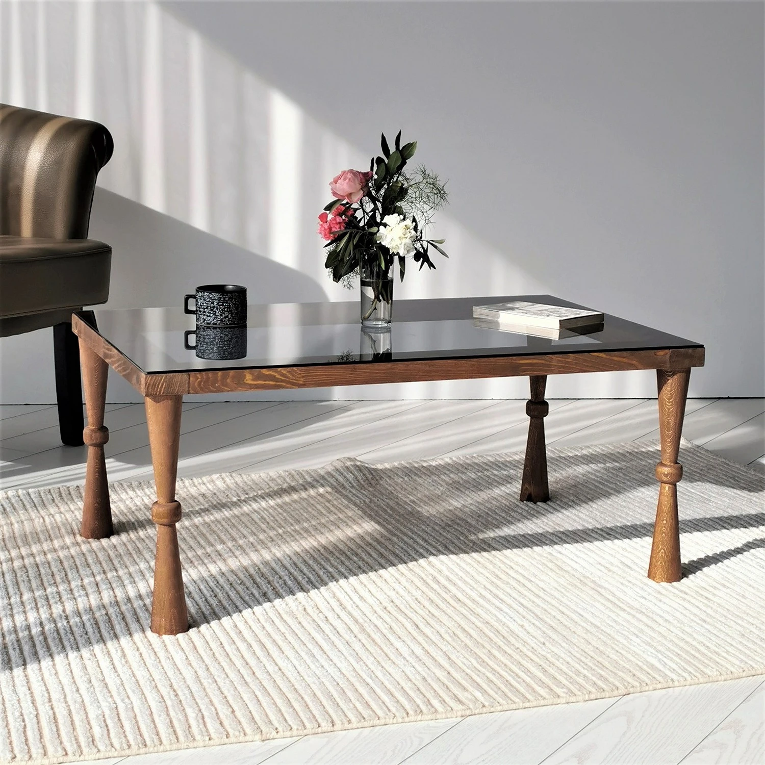 Ars Natura Couchtisch Donatella - Glas / Walnuss massiv - Rauchschwarz / Walnuss 4 Ars Natura Couchtisch Donatella - Glas / Walnuss massiv - Rauchschwarz / Walnuss – Bild 4