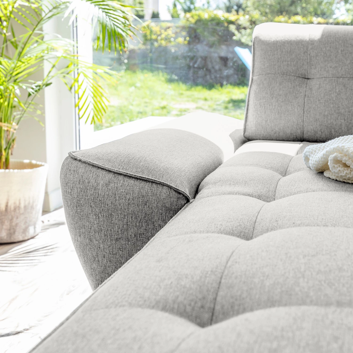 Norrwood Wohnlandschaft Surribas - Webstoff Lark: Hellgrau - Longchair davorstehend links / Ottomane rechts 7 Norrwood Wohnlandschaft Surribas - Webstoff Lark: Hellgrau - Longchair davorstehend links / Ottomane rechts – Bild 7