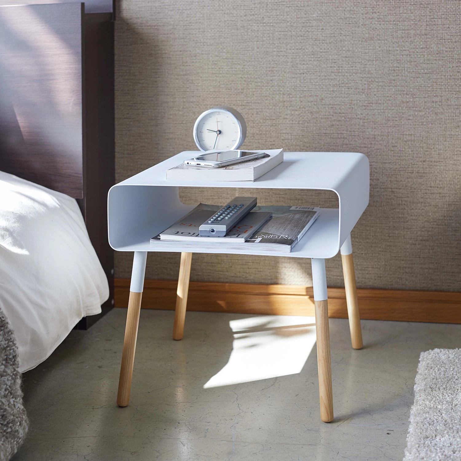 Yamazaki Beistelltisch Plain I - Esche massiv / Metall - Weiß 3 Yamazaki Beistelltisch Plain I - Esche massiv / Metall - Weiß – Bild 3