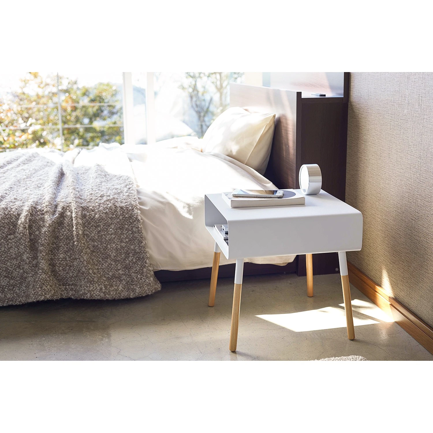 Yamazaki Beistelltisch Plain I - Esche massiv / Metall - Weiß 5 Yamazaki Beistelltisch Plain I - Esche massiv / Metall - Weiß – Bild 5