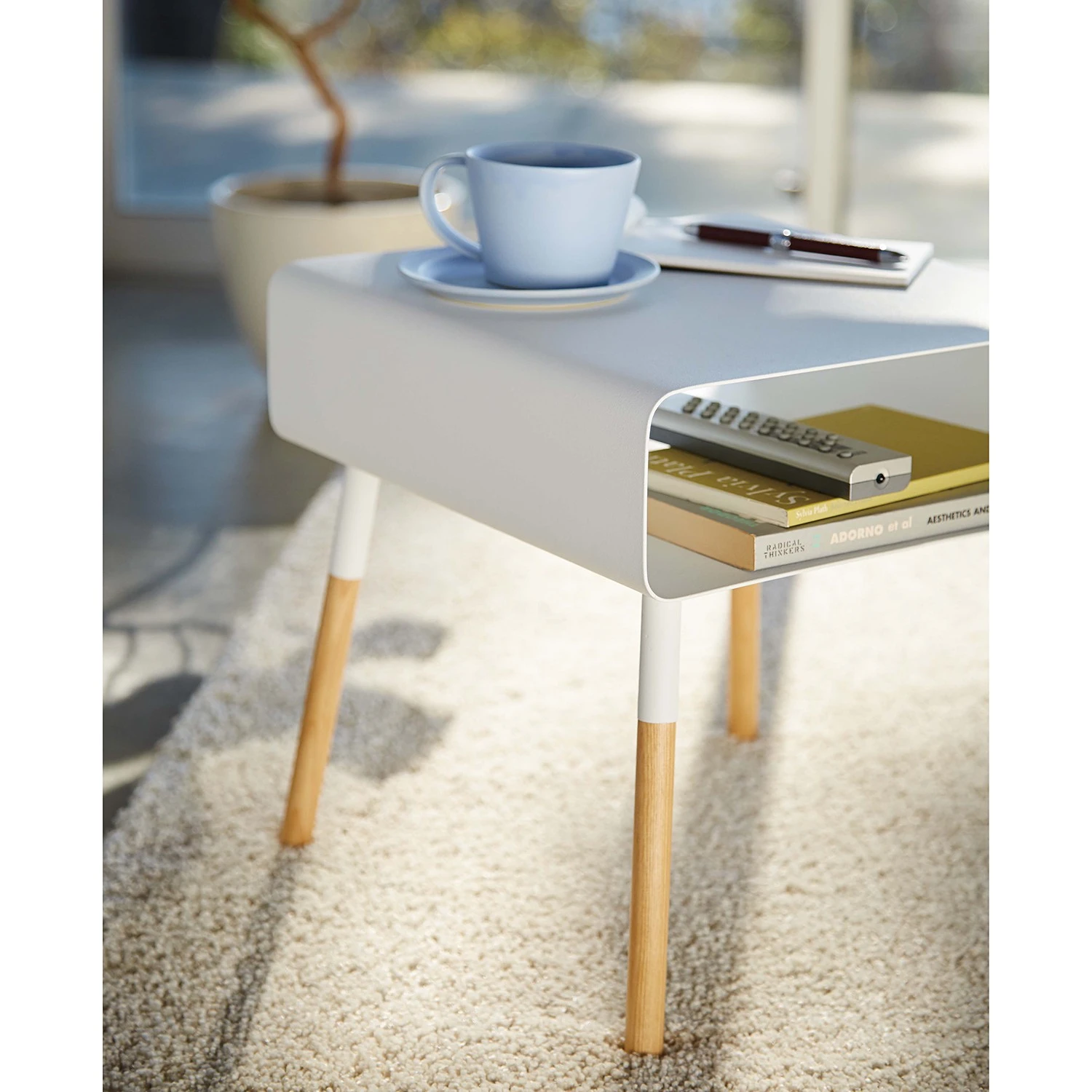Yamazaki Beistelltisch Plain I - Esche massiv / Metall - Weiß 6 Yamazaki Beistelltisch Plain I - Esche massiv / Metall - Weiß – Bild 6