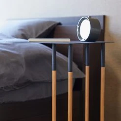 Yamazaki Beistelltisch Plain II - Esche massiv / Metall - Schwarz 17 Yamazaki Beistelltisch Plain II - Esche massiv / Metall - Schwarz -Wohnzimmermöbel boutique en ligne 1000347250 220505 031 DETAILS P000000001000347250