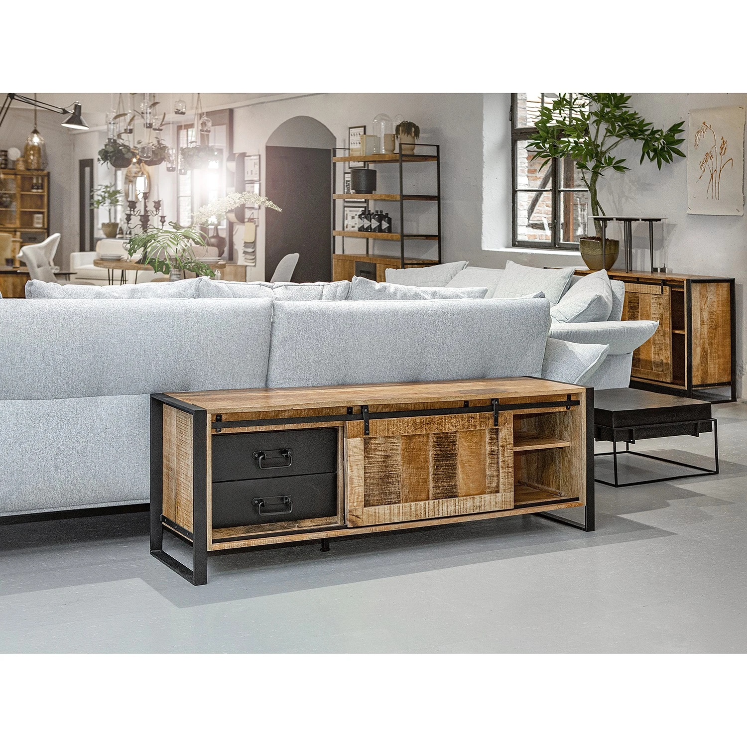 Red Living TV-Lowboard Toleos - Mango sägerau massiv / Eisen - Mangoholz / Schwarz 2 Red Living TV-Lowboard Toleos - Mango sägerau massiv / Eisen - Mangoholz / Schwarz – Bild 2