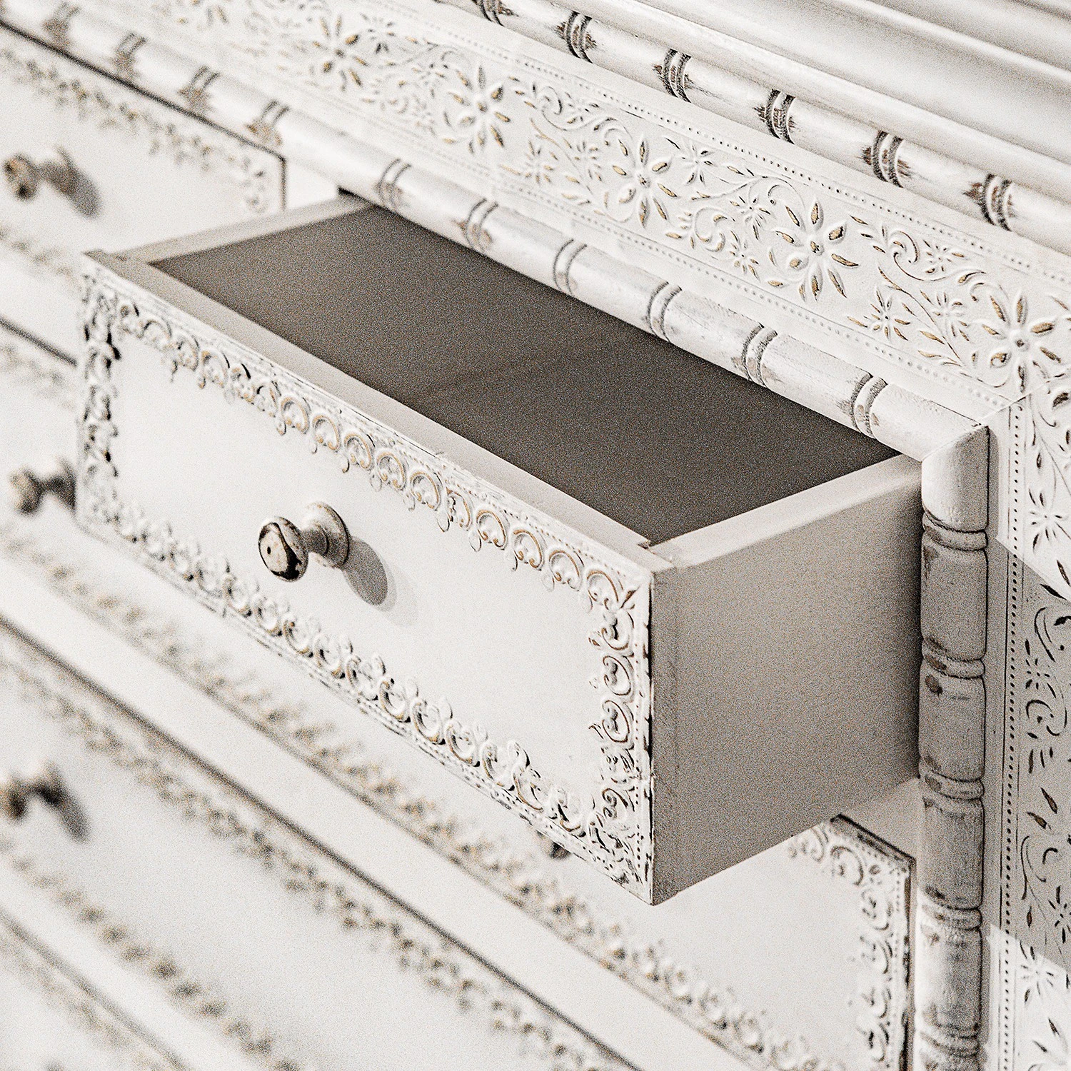 Ridgevalley Kommode Missoula - Mango massiv - Vintage Weiß 5 Ridgevalley Kommode Missoula - Mango massiv - Vintage Weiß – Bild 5