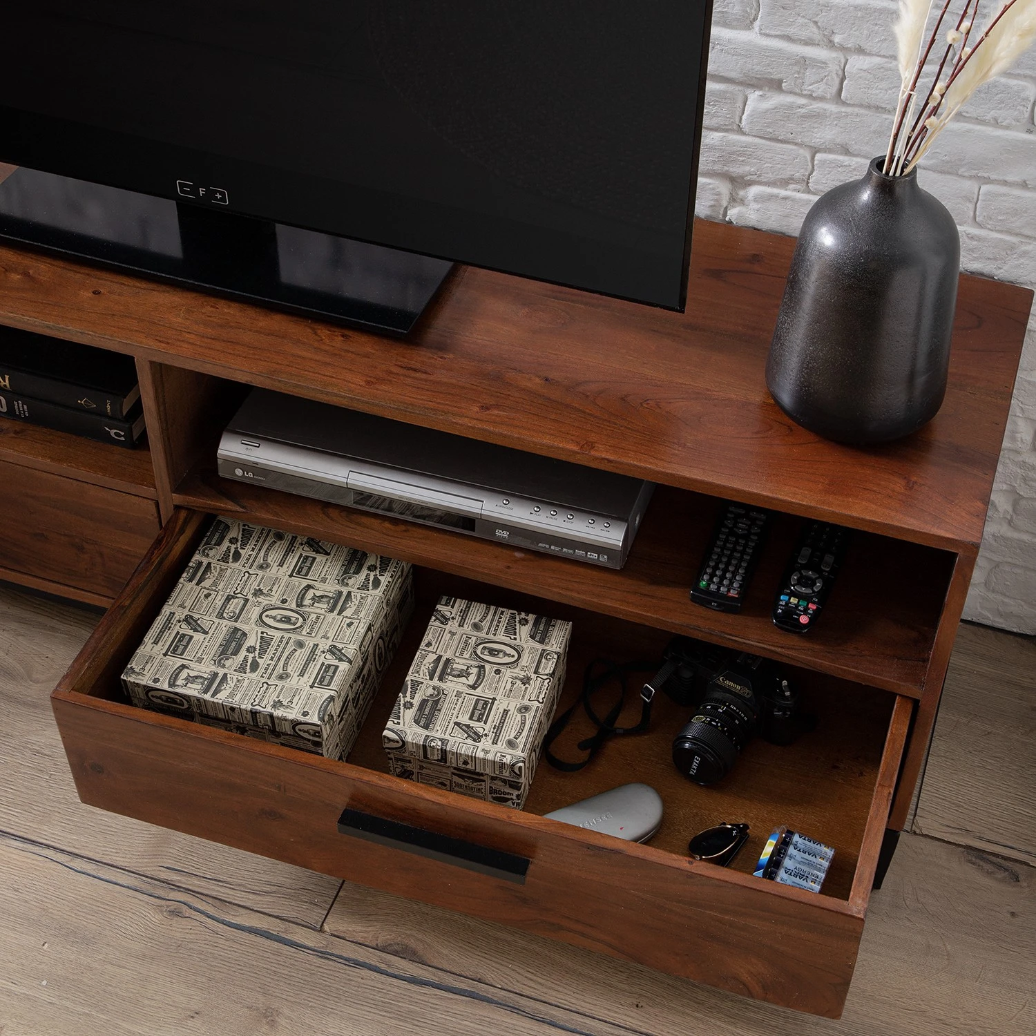 Ars manufacti TV-Lowboard Woodson V - Akazie massiv / Metall - Akazie Braun 14 Ars manufacti TV-Lowboard Woodson V - Akazie massiv / Metall - Akazie Braun – Bild 14