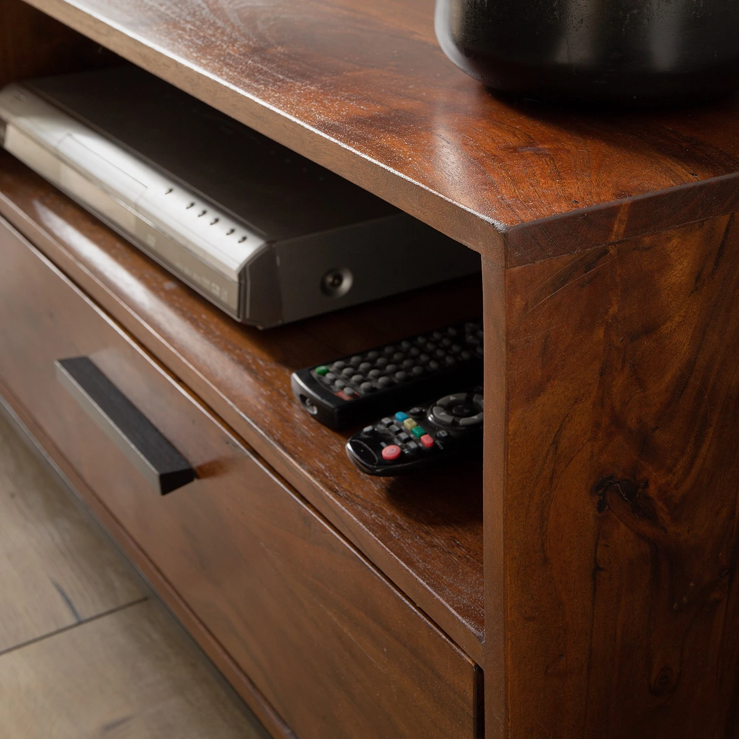 Ars manufacti TV-Lowboard Woodson V - Akazie massiv / Metall - Akazie Braun 15 Ars manufacti TV-Lowboard Woodson V - Akazie massiv / Metall - Akazie Braun – Bild 15