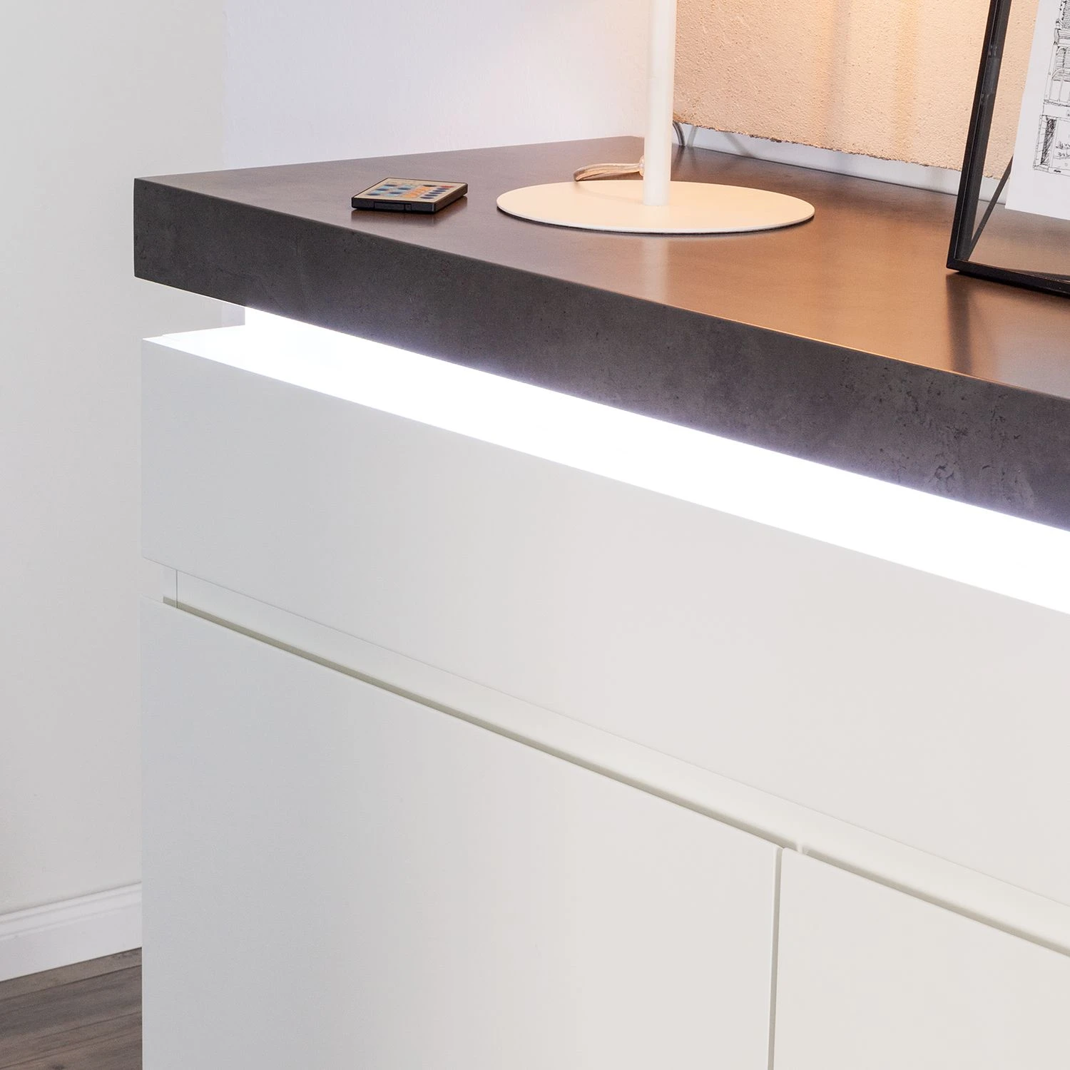 Fredriks Kommode Namona I - Inkl. Beleuchtung - Beton Dekor / Weiß 7 Fredriks Kommode Namona I - Inkl. Beleuchtung - Beton Dekor / Weiß – Bild 7