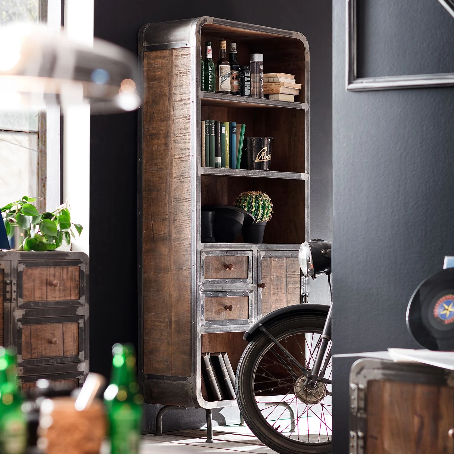 Ars manufacti Regal Wharton II - Akazie teilmassiv / Stahl 3 Ars manufacti Regal Wharton II - Akazie teilmassiv / Stahl – Bild 3