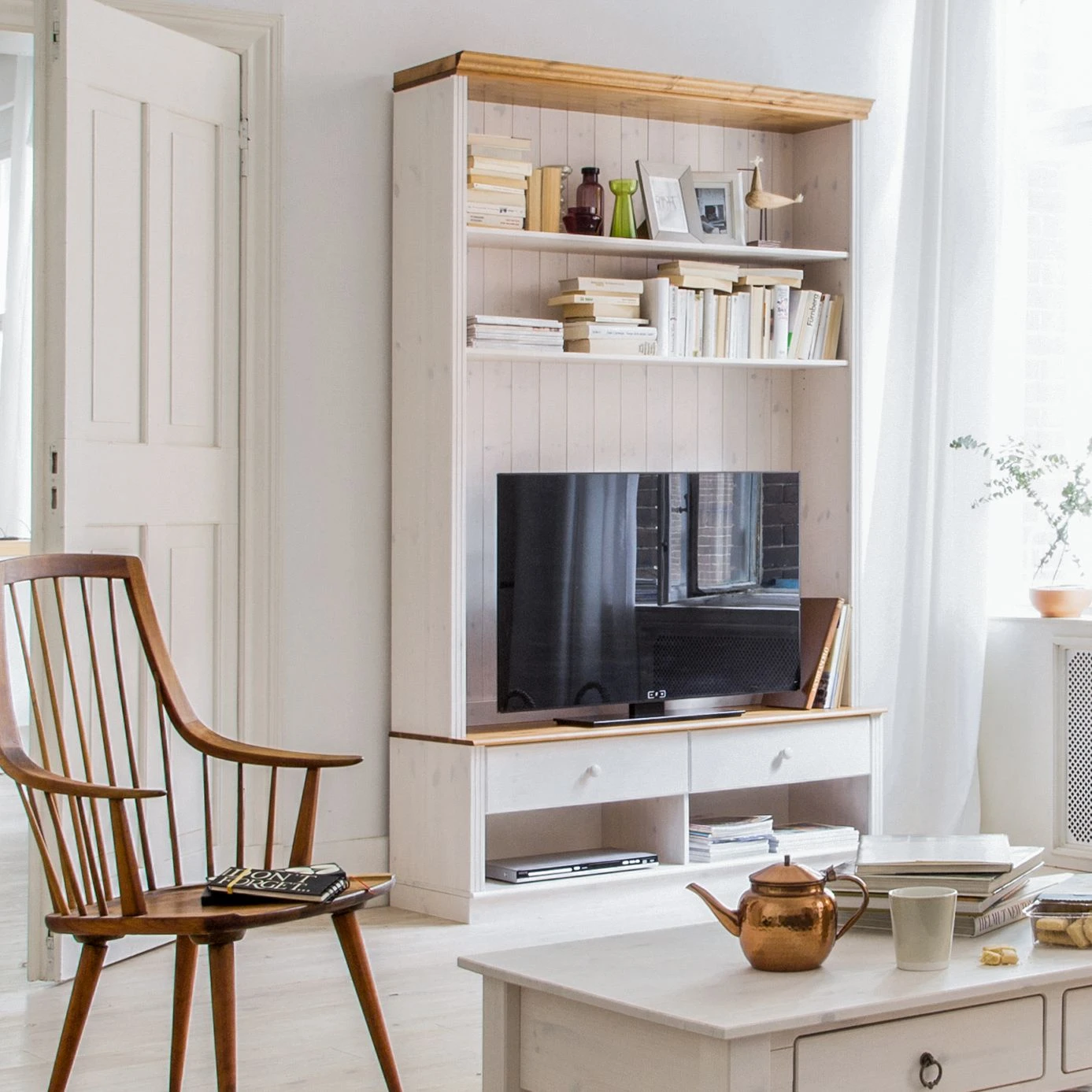 Maison Belfort TV-Wand Lillehammer I - Kiefer massiv - Kiefer Weiß / Kiefer Honig 2 Maison Belfort TV-Wand Lillehammer I - Kiefer massiv - Kiefer Weiß / Kiefer Honig – Bild 2