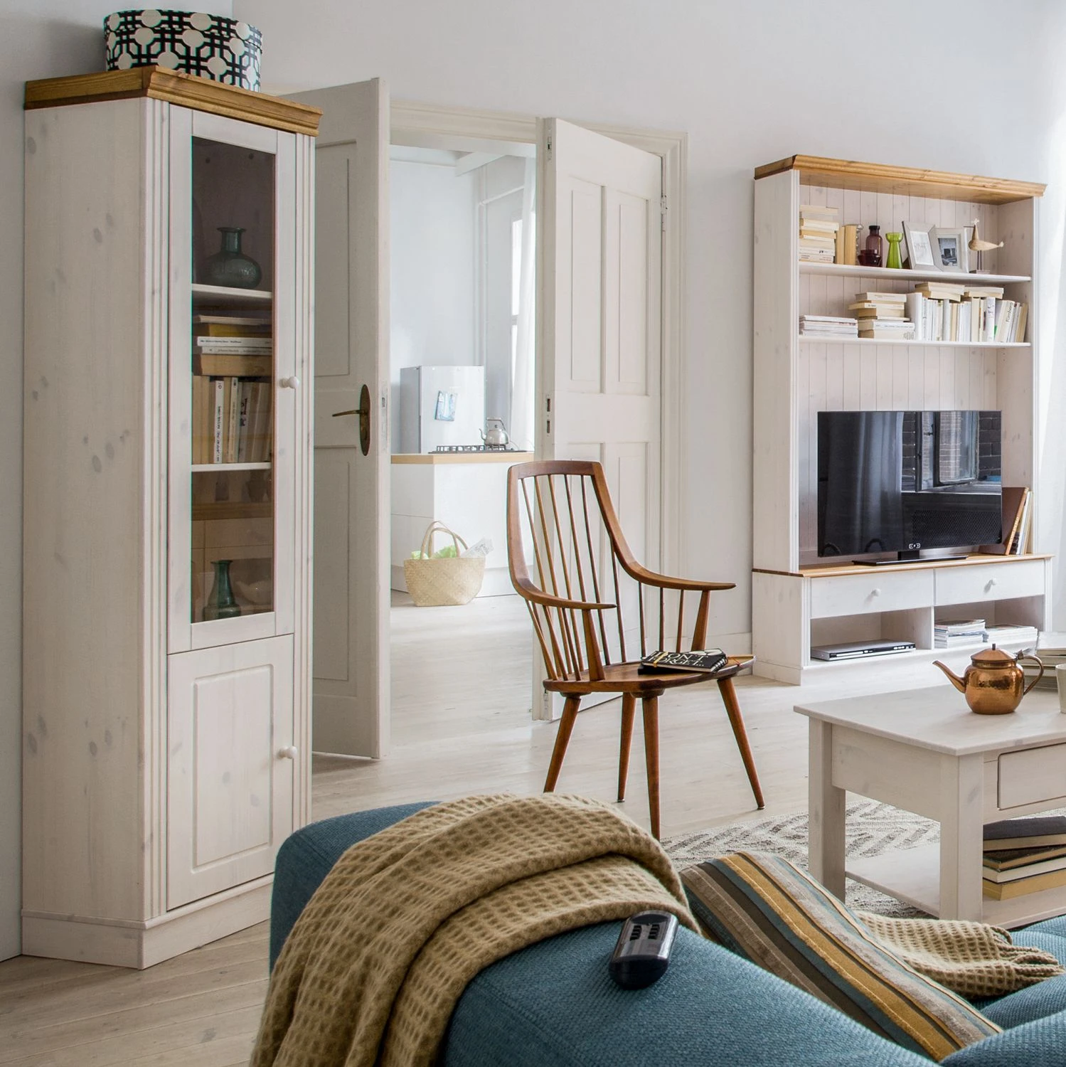 Maison Belfort TV-Wand Lillehammer I - Kiefer massiv - Kiefer Weiß / Kiefer Honig 8 Maison Belfort TV-Wand Lillehammer I - Kiefer massiv - Kiefer Weiß / Kiefer Honig – Bild 8