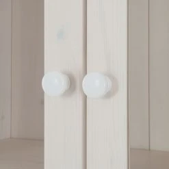 Maison Belfort Standvitrine Lillehammer - Kiefer massiv - Kiefer Weiß / Kiefer Honig 18 Maison Belfort Standvitrine Lillehammer - Kiefer massiv - Kiefer Weiß / Kiefer Honig -Wohnzimmermöbel boutique en ligne vitrine lillehammer kiefer massiv weiss honig 1068018