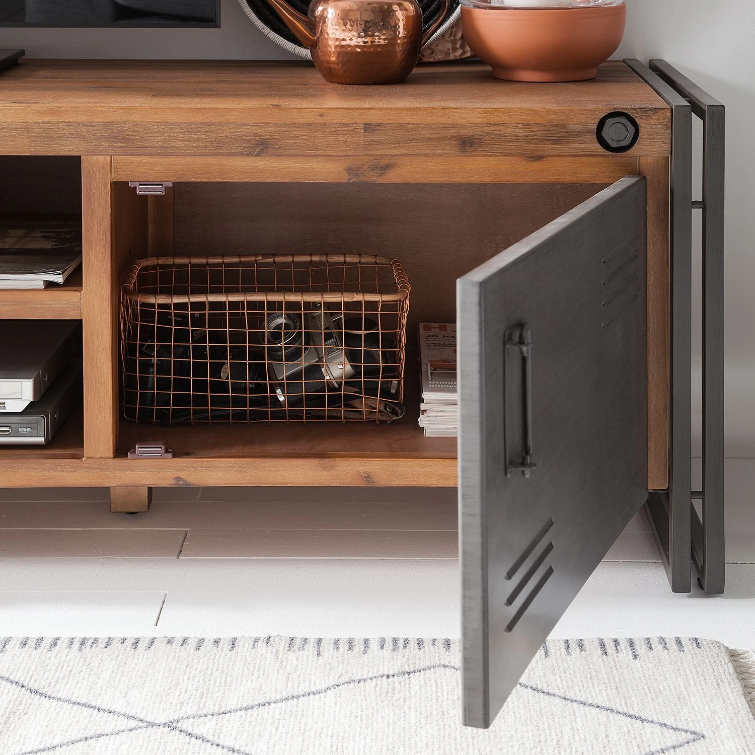 Ars manufacti Wohnwand Manchester I (3-teilig) - Akazie teilmassiv / Metall - Akazie / Anthrazit 10 Ars manufacti Wohnwand Manchester I (3-teilig) - Akazie teilmassiv / Metall - Akazie / Anthrazit – Bild 10